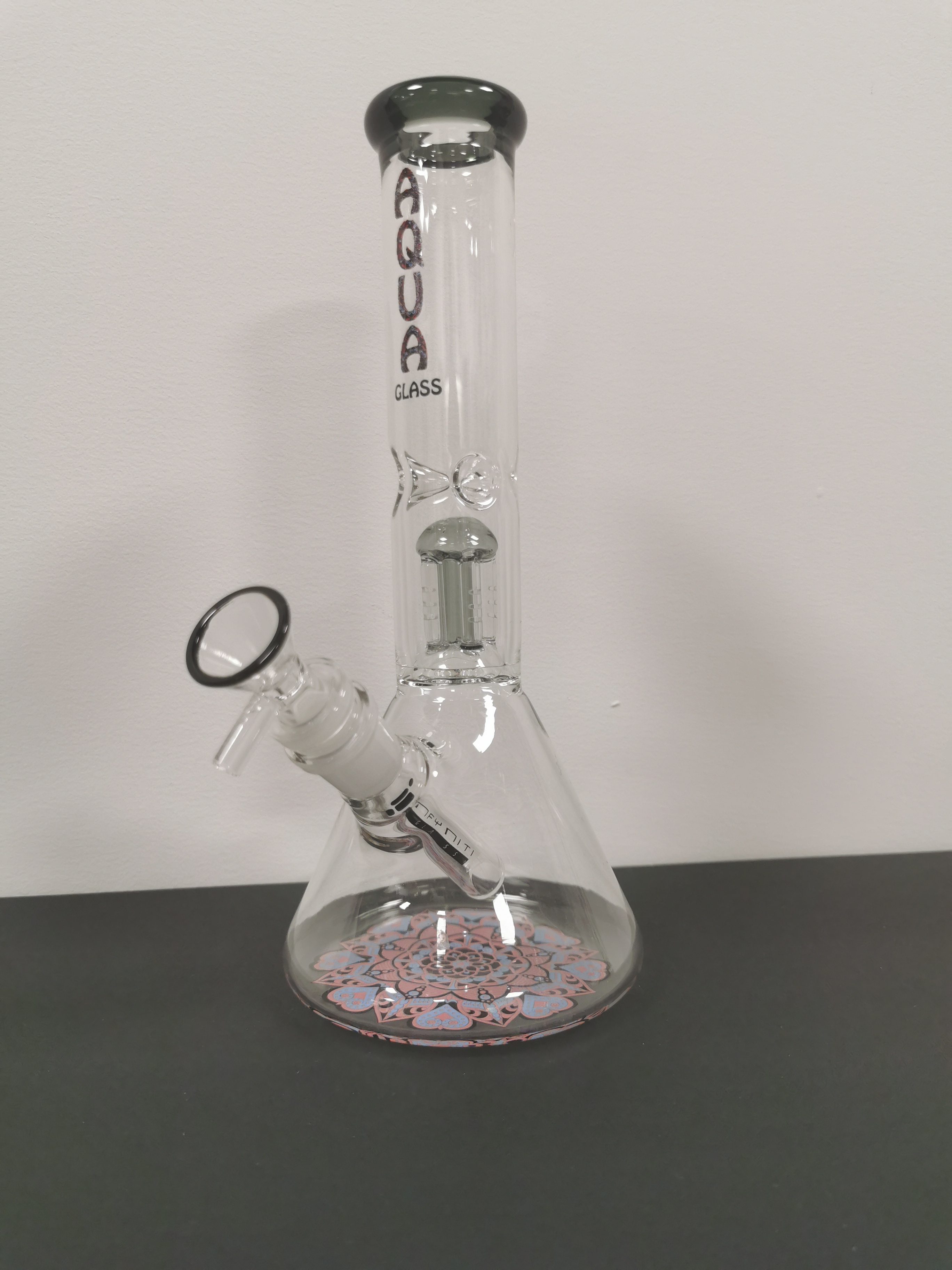 Aqua Bong - Clear w/perk Spade Design on bottom 10in