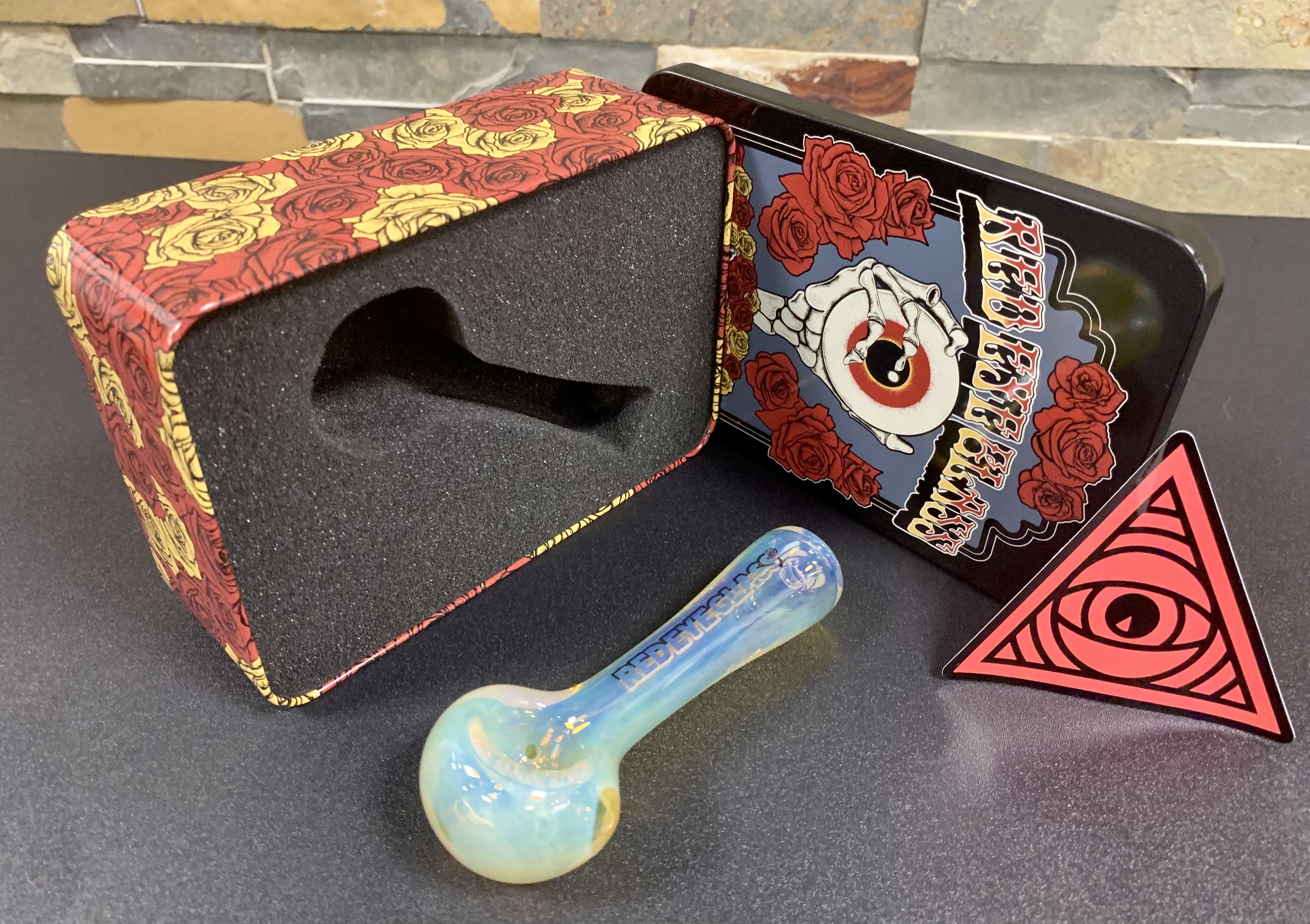 Red Eye Glass Pipe w/ Tin - 3225cc - Clear