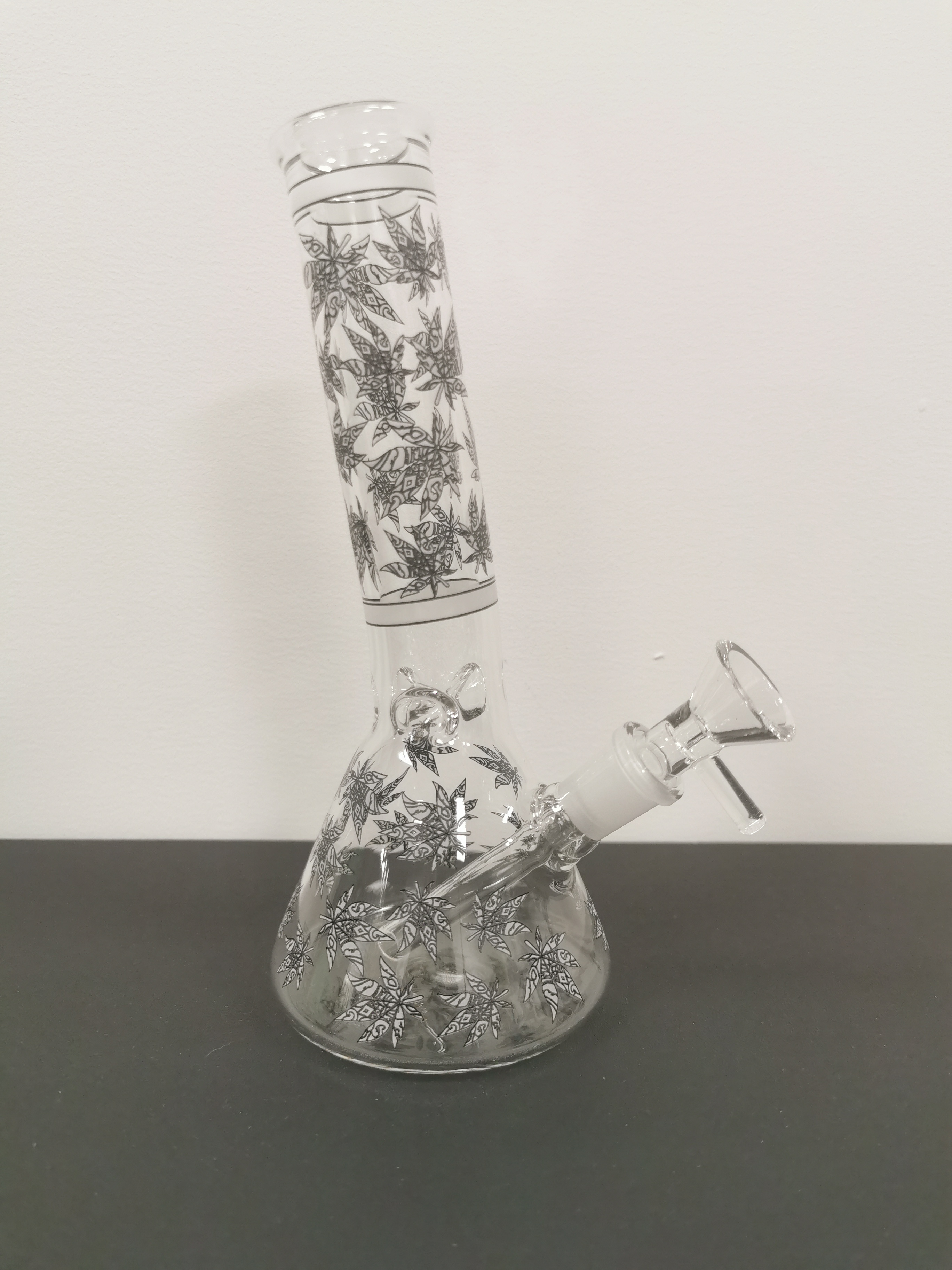 Mini Bong - Pot Leaf 8in